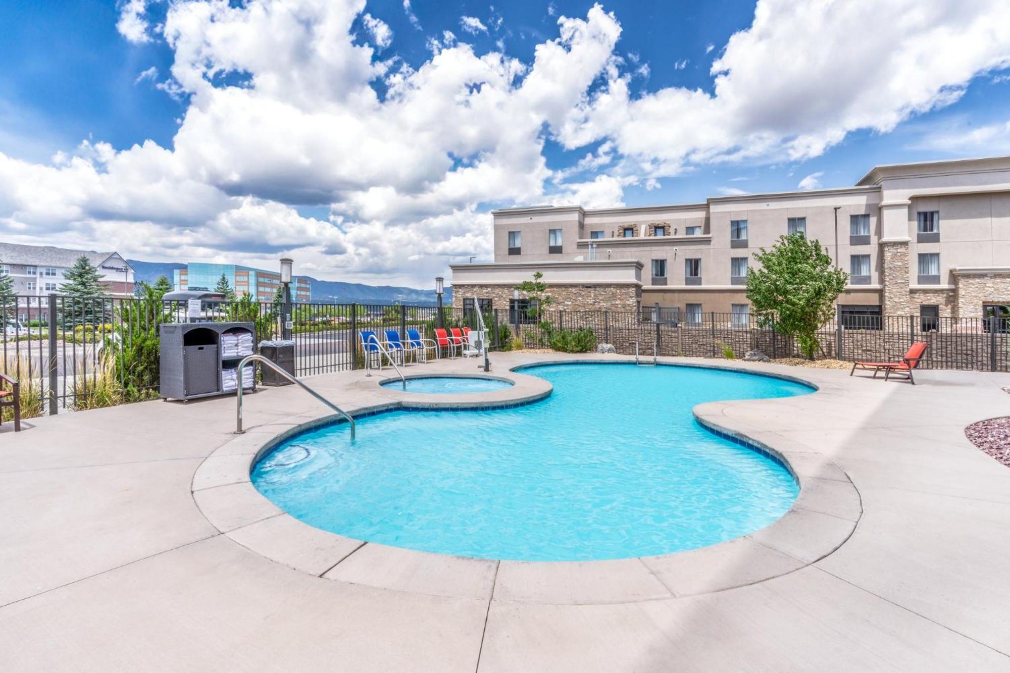 Holiday Inn Express & Suites - Colorado Springs Afa Northgate By Ihg Εξωτερικό φωτογραφία