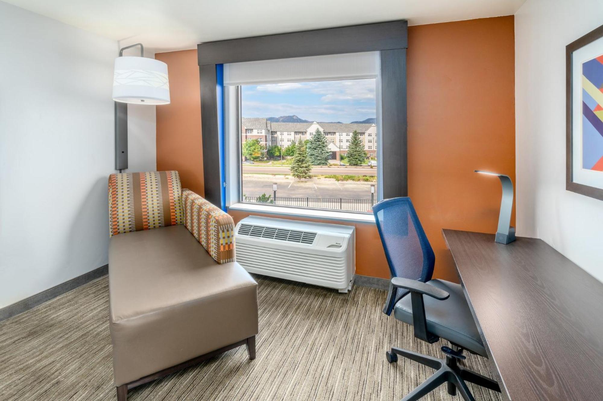 Holiday Inn Express & Suites - Colorado Springs Afa Northgate By Ihg Εξωτερικό φωτογραφία