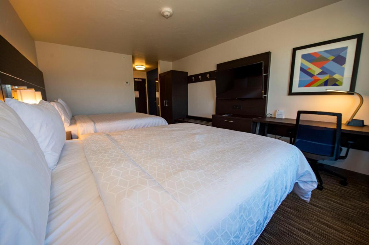 Holiday Inn Express & Suites - Colorado Springs Afa Northgate By Ihg Δωμάτιο φωτογραφία